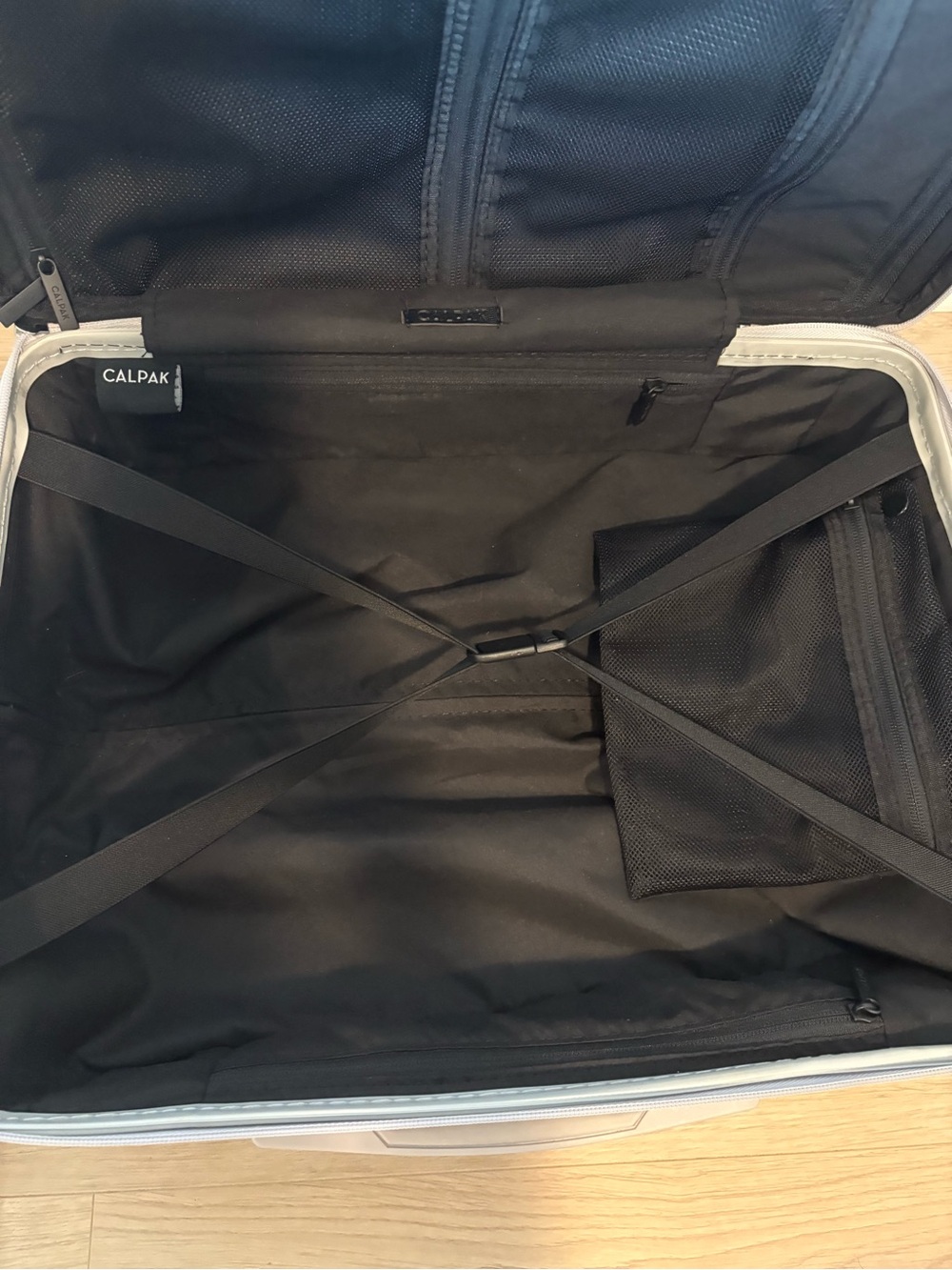Calpak Carry-On silver suitcase - Picture 11 of 12
